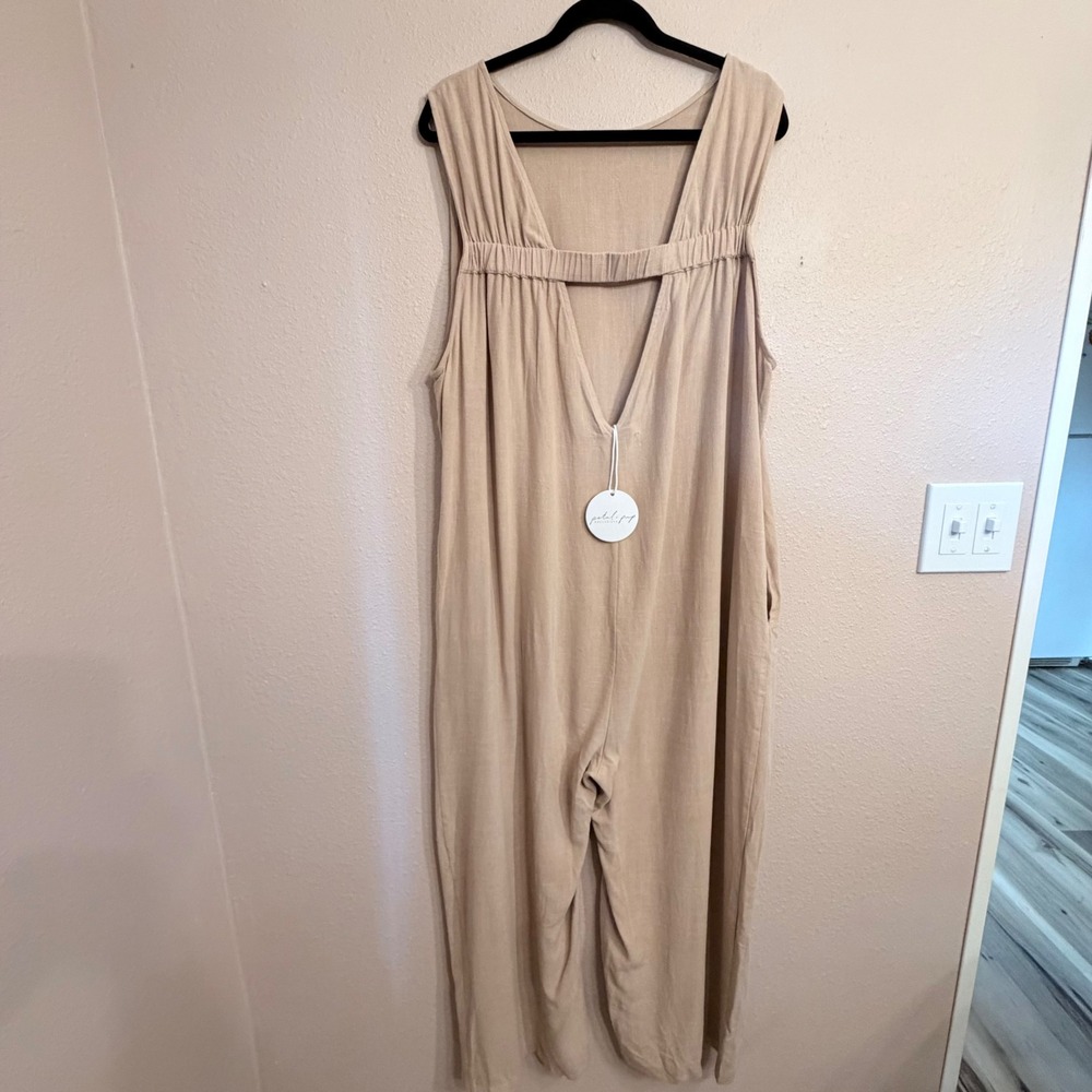 Petal + Pup Tan Linen Blend Wide Leg Sleeveless Open Back Jumpsuit NWT Size 12 - Picture 2 of 9